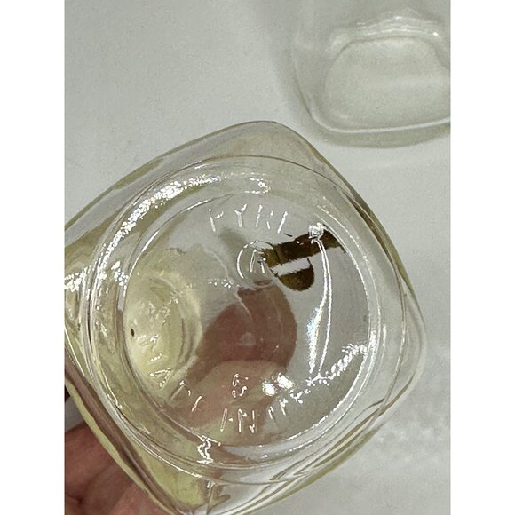 VTG PYREX Glass Salt & Pepper Shakers Set Clear w/ Lids Lettering 2"x4.5" Retro - Picture 6 of 8